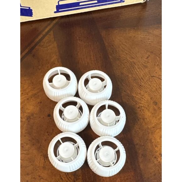 Squooshi Filling Station Baby Food Pouch Maker with 6 Reusable Pouches With Lids - Picture 7 of 12